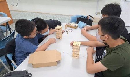 國中組【骰子遇見疊疊樂】遊戲觀察、思考中